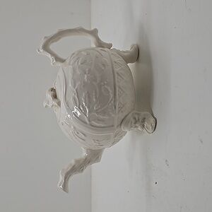 Vaillancourt Ltd. Folk Art Classic Christmas Teapot EXCELLENT CONDITION